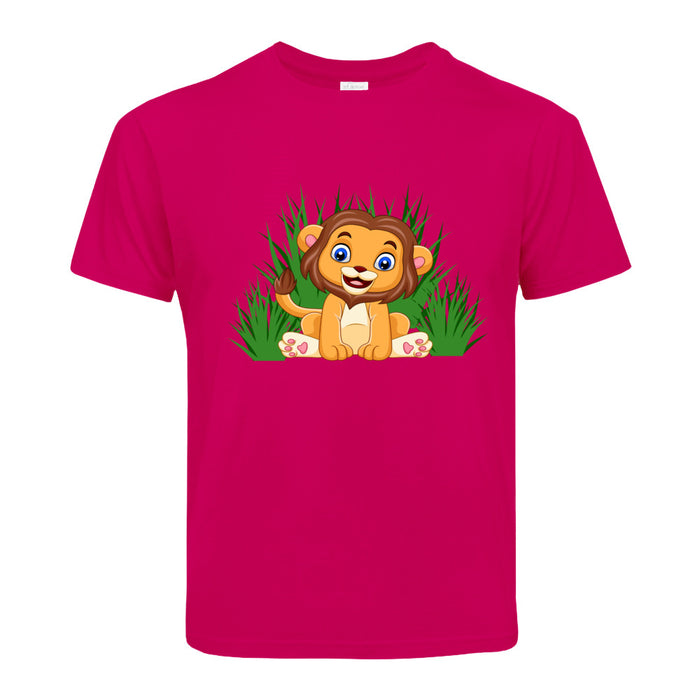 Löwe sitzt im Gras Kinder T-Shirt