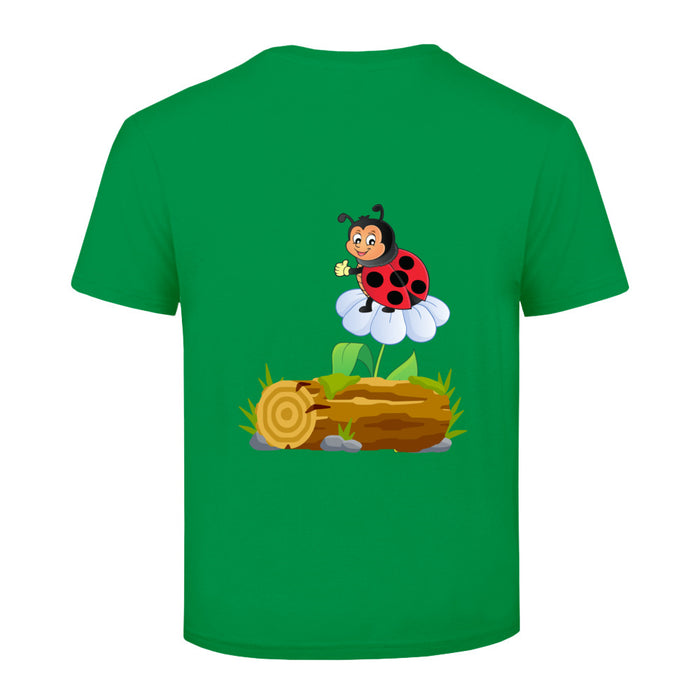 Marienkäfer sitzt auf eine Blume neben ein Baumstamm   Kinder T-Shirt