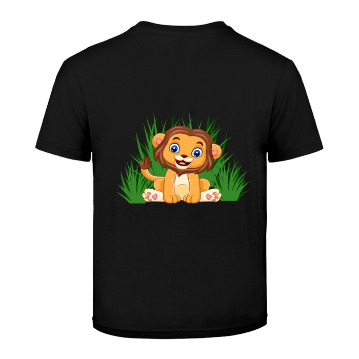 Löwe sitzt im Gras Kinder T-Shirt