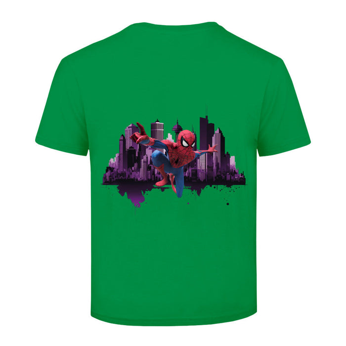 Spider Man fliegt über die Stadt  Kinder T-Shirt