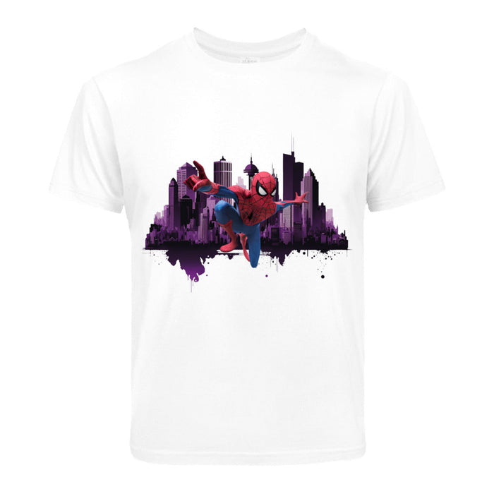 Spider Man fliegt über die Stadt  Kinder T-Shirt