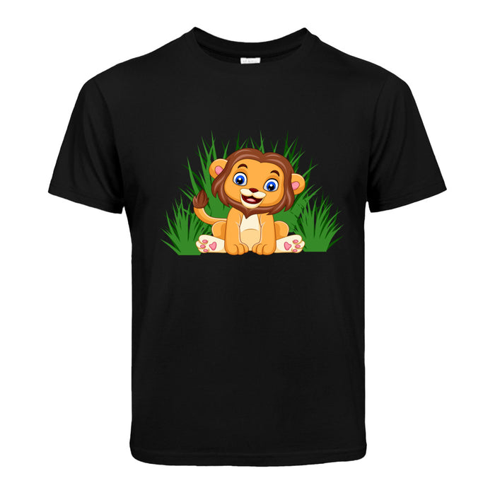 Löwe sitzt im Gras Kinder T-Shirt