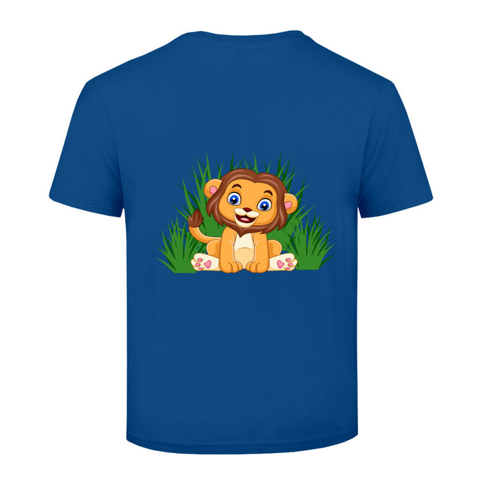 Löwe sitzt im Gras Kinder T-Shirt