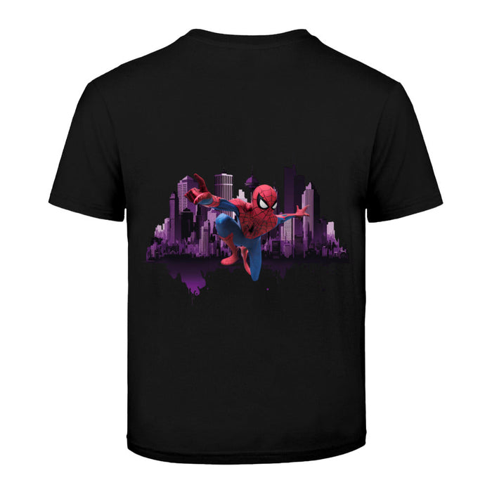 Spider Man fliegt über die Stadt  Kinder T-Shirt